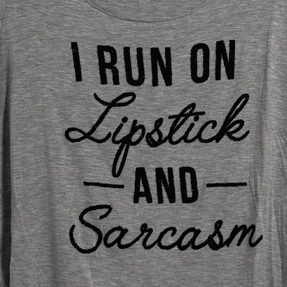 Torrid women’s size 00(10) I run on lipstick and sarcasm off shoulder shirt - Picture 2 of 5